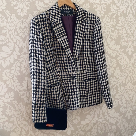 Black Button detail with pockets blazer by Signature Larry Levine - Picture 2 of 5